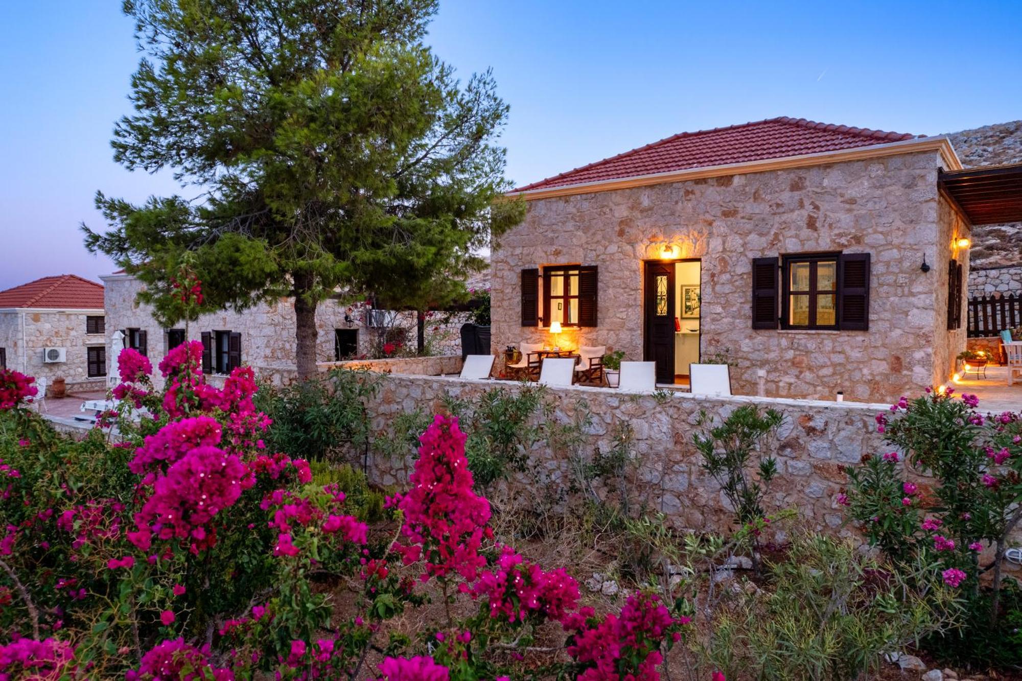 Villa Ftenagia Chalki Town Buitenkant foto