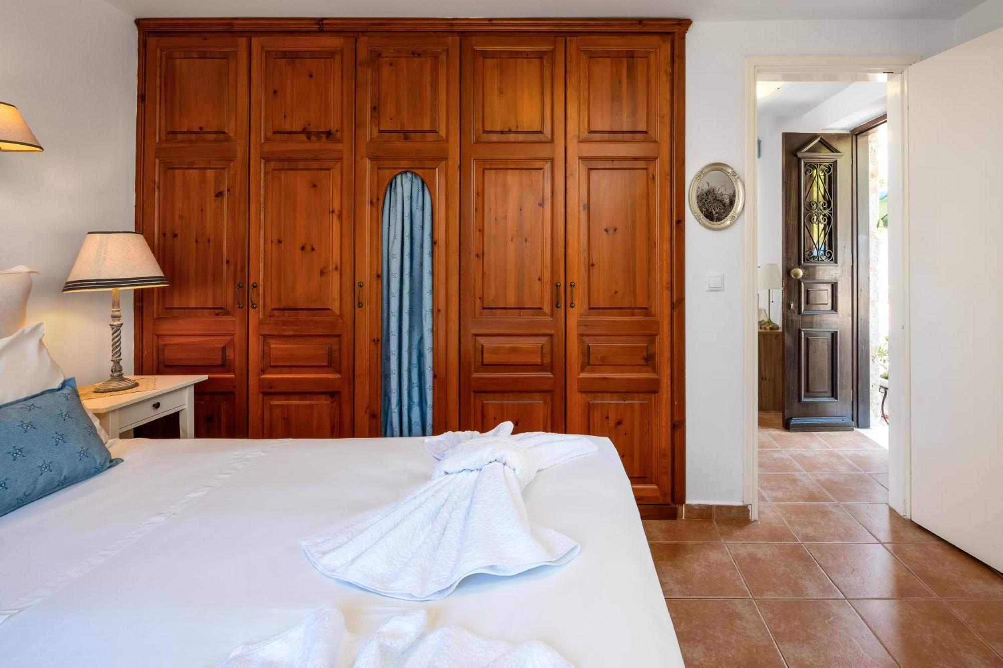 Villa Ftenagia Chalki Town Buitenkant foto